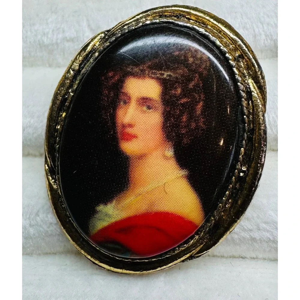 Vintage Portrait Brooch Lot 2 Lady Cameo Style Martha Washington Stieler